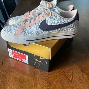 Nike court Legacy SDC,size 9,only worn 1 time.original box. serena williams